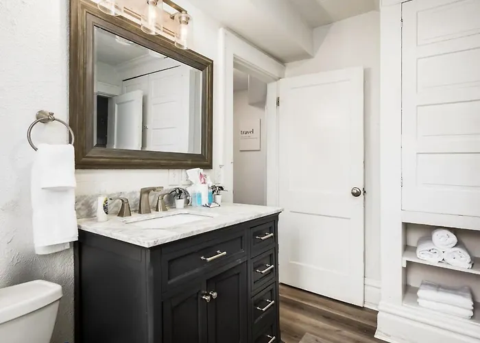 Large 5 Bedroom House Next To Osu, Sleeps 16