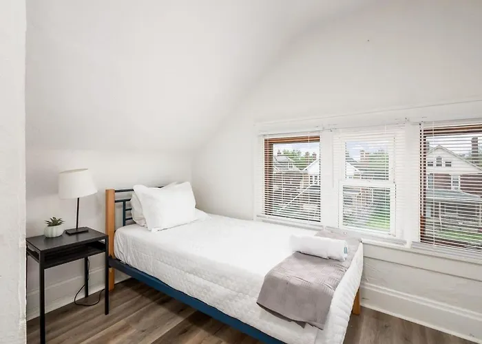 Large 5 Bedroom House Next To Osu, Sleeps 16
