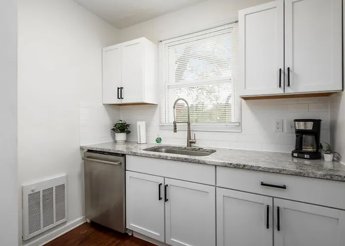 Large 5 Bedroom House Next To Osu, Sleeps 16